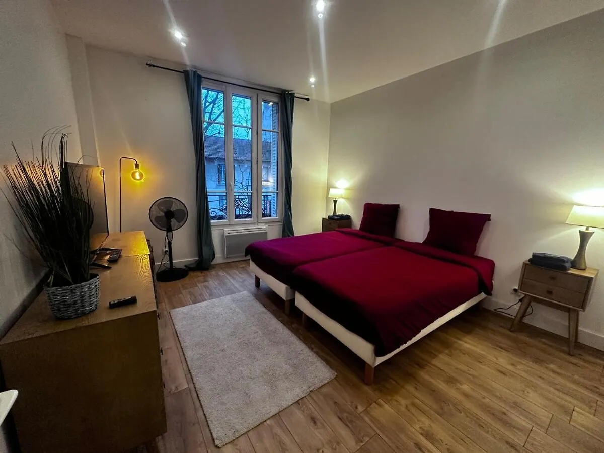 Peaceful Oasis 2 Bedrooms Center-Station Rer 3 Min Aulnay-sous-Bois 0*,  France