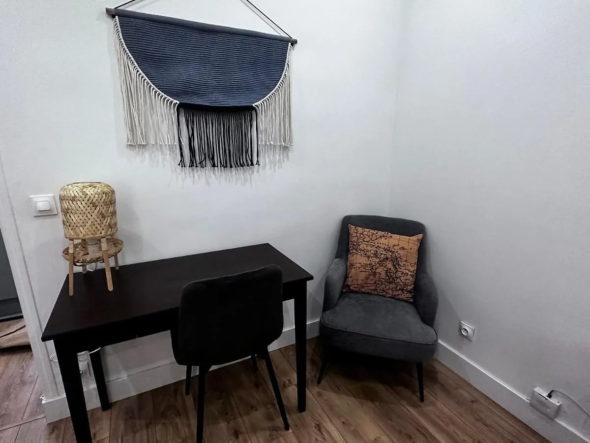 Apartment Peaceful Oasis 2 Bedrooms Center-Station Rer 3 Min Aulnay-sous-Bois France
