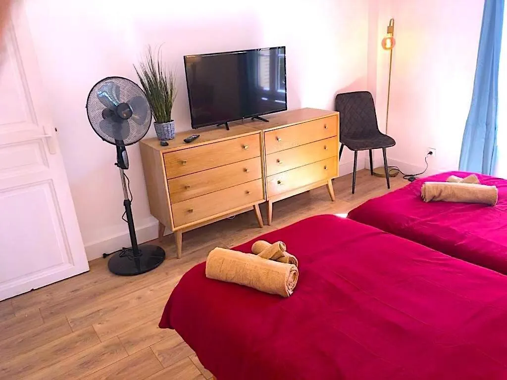 Peaceful Oasis 2 Bedrooms Center-Station Rer 3 Min Aulnay-sous-Bois Apartment